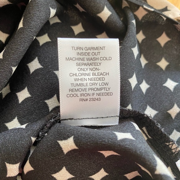 Women’s Ny and Company XL black n cream sleeveless blouse - Picture 6 of 7